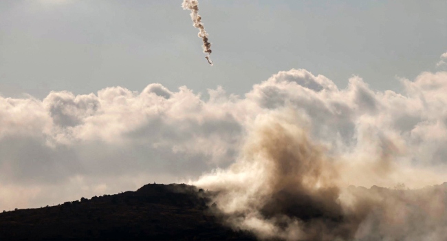 An Israeli military flare lights up the sky over Marjayoun in southern Lebanon on June 14, 2026 (AFP Photo)