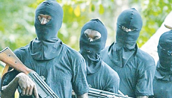 Armed bandits used as illustration for kidnapping report