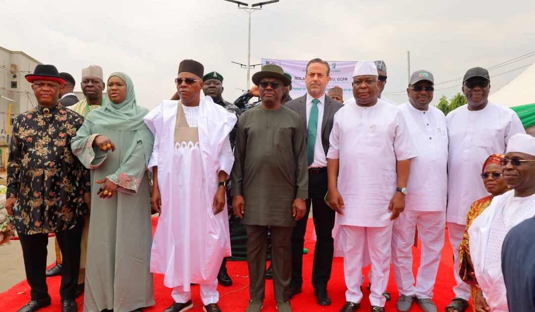 Tinubu commissions Mabushi Collector Roads 01 and 02 in Abuja. Photo: Daily Post.