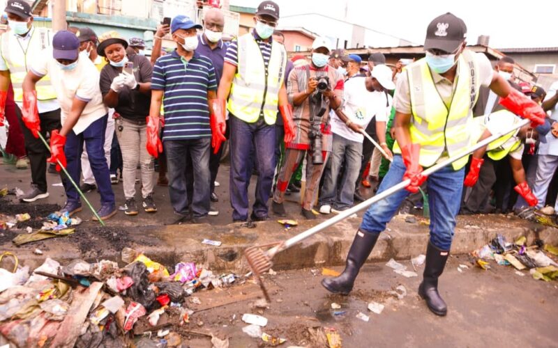Lagos Governor Babajide Sanwo-Olu and officials during a sanitation exercise. Photo: Vanguard