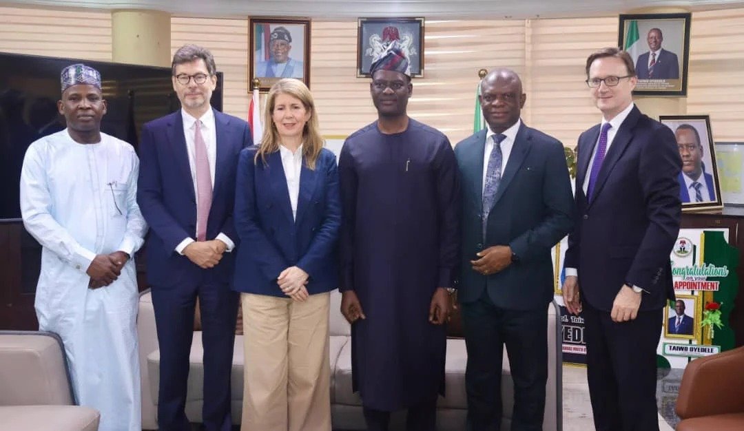 UK and Nigerian officials during economic cooperation talks