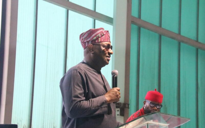 United Nigeria Airlines event as federal government discusses new international routes