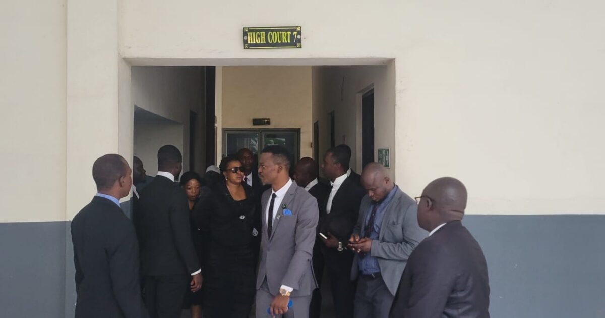 Lawyers during the Ogun court boycott report