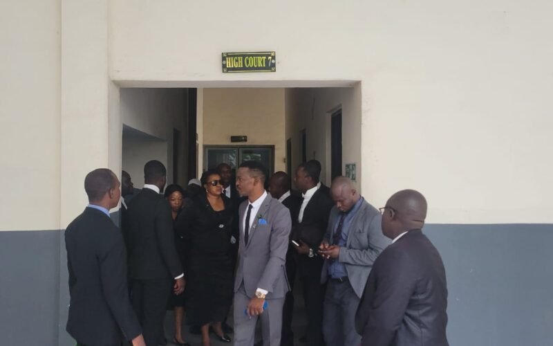 Lawyers during the Ogun court boycott report