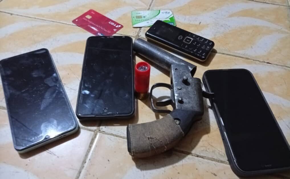 Items recovered by Ondo State Police after a gun battle with suspected kidnappers
