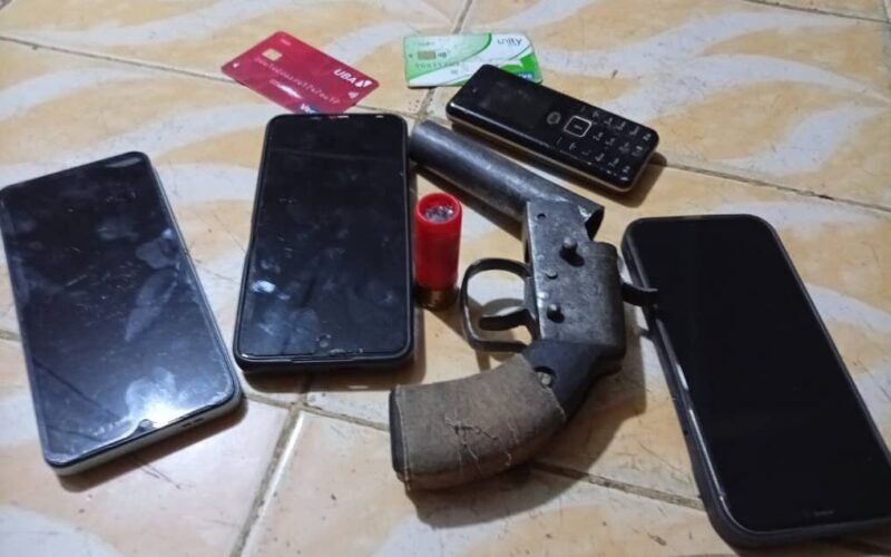 Items recovered by Ondo State Police after a gun battle with suspected kidnappers