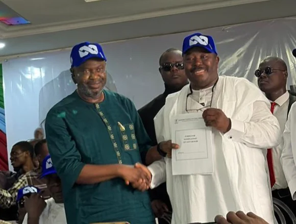 Oyo APC officials presenting INEC nomination form to Sharafadeen Alli