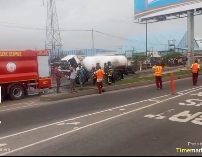 Emergency responders attend to a mini gas tanker fire on Ikorodu Road in Lagos. Photo: Vanguard