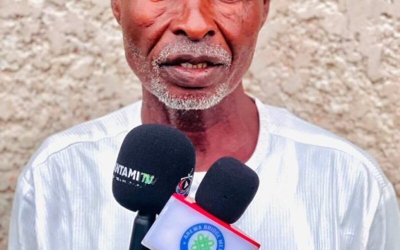 Bala Salihu Ngalda speaking to reporters in Gombe.