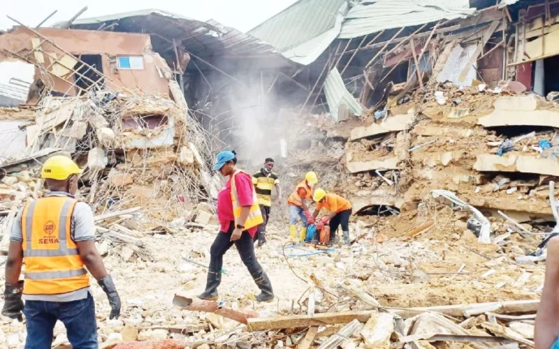 Rescuers work at the collapsed Elite Five Star Lodge near Federal Polytechnic, Oko, Anambra State