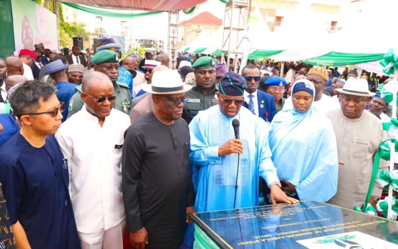 Officials at the commissioning of Akinwumi Ajibola Street in Gaduwa District, Abuja
