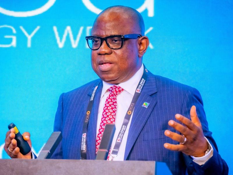 Bayo Ojulari speaking at an energy event