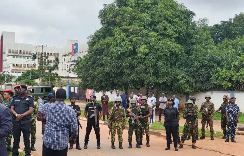 Security personnel outside the Ministry of Defence in Abuja during retired officers' pension protest