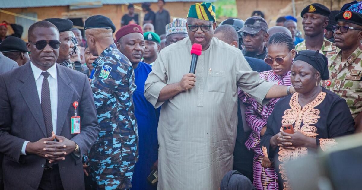 Plateau Governor Caleb Mutfwang addresses residents and security officials during a visit after the Bin Mper attack