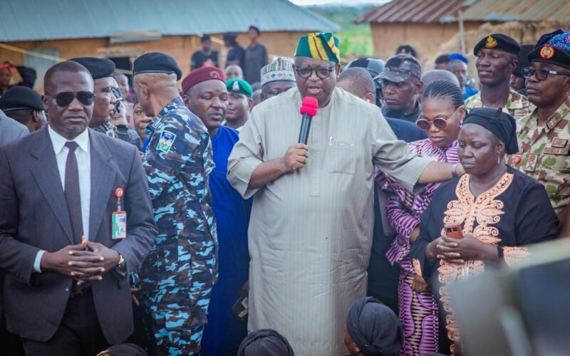Plateau Governor Caleb Mutfwang addresses residents and security officials during a visit after the Bin Mper attack