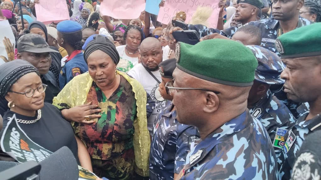Osun First Lady Titilola Adeleke with women protesters and police officers in Osogbo ahead of the governorship election