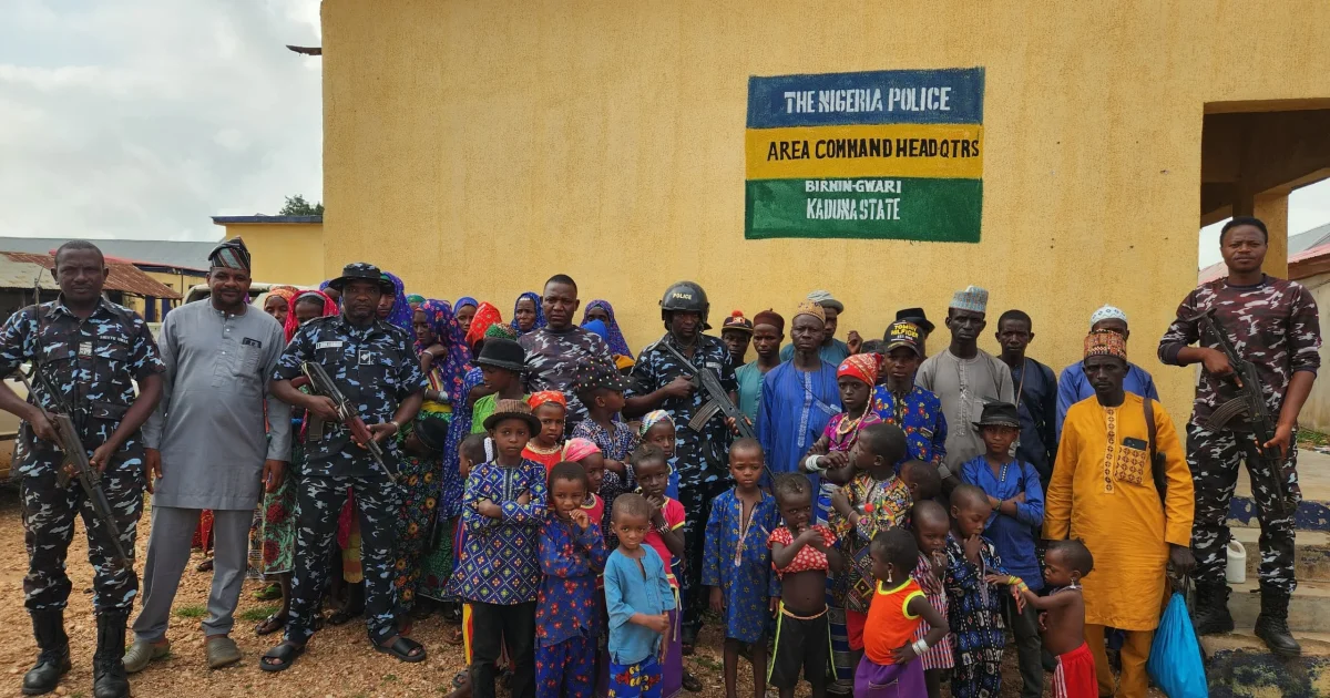 Rescued Kaduna travellers and police officers outside the Birnin Gwari Area Command headquarters