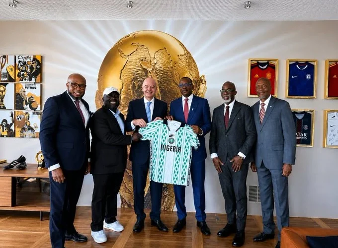 Nigerian football delegation with FIFA president Gianni Infantino