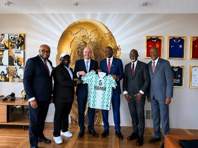 Nigerian football delegation with FIFA president Gianni Infantino
