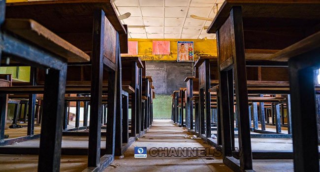 Empty classroom used as a contextual image for Plateau school closures