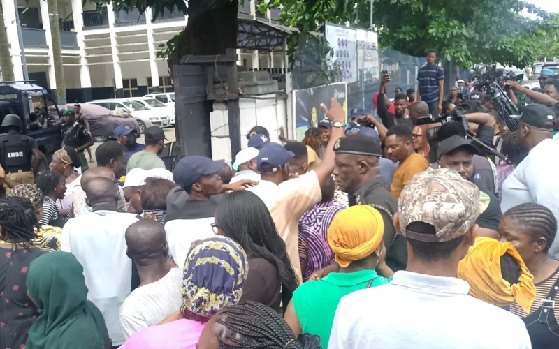 People gathered at the King’s College Lagos gate during the staff protest over the concession plan.