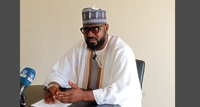 Murtala Haliru Dantoro speaking during a Borgu insecurity briefing