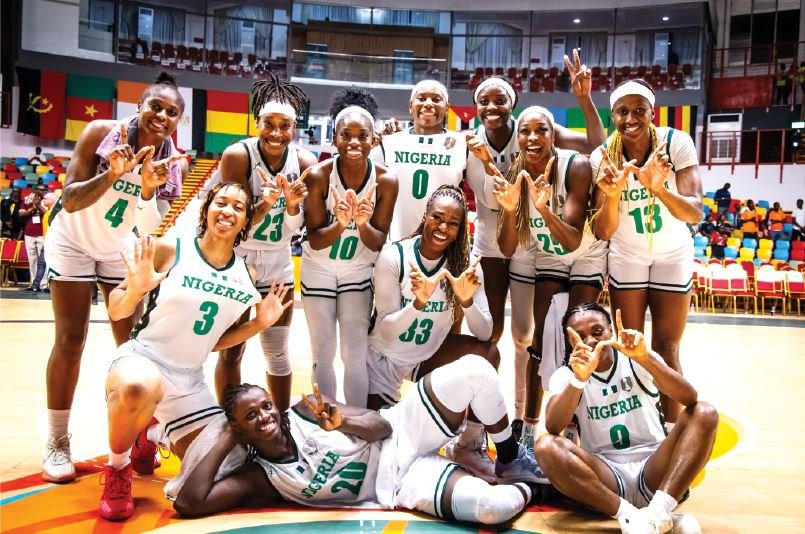 D’Tigress players in Nigeria basketball jerseys posing together