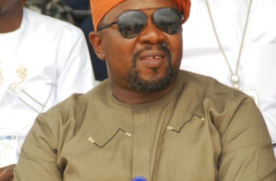 Peter Onwubuariri, presidential media aide
