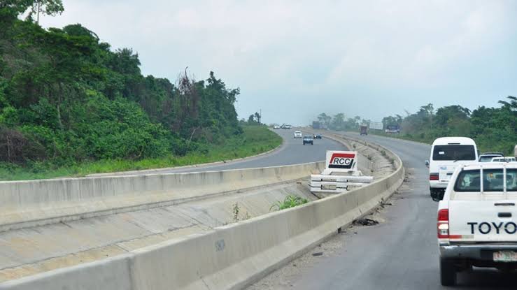 Vehicles on the Kara Bridge section of the Lagos-Ibadan Expressway
