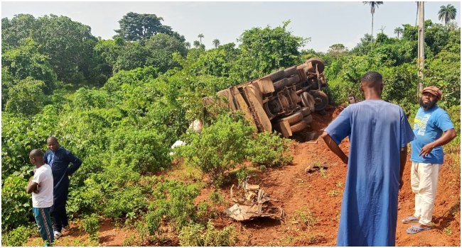 Scene of the Kogi road crash along the Kabba-Odo-Ape Road