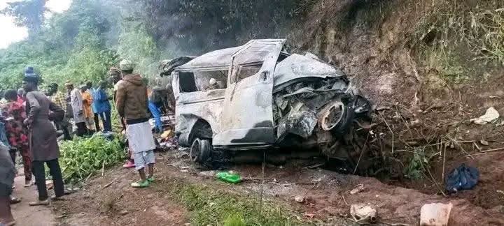 A damaged bus beside the road in the Hawan Kibo crash report